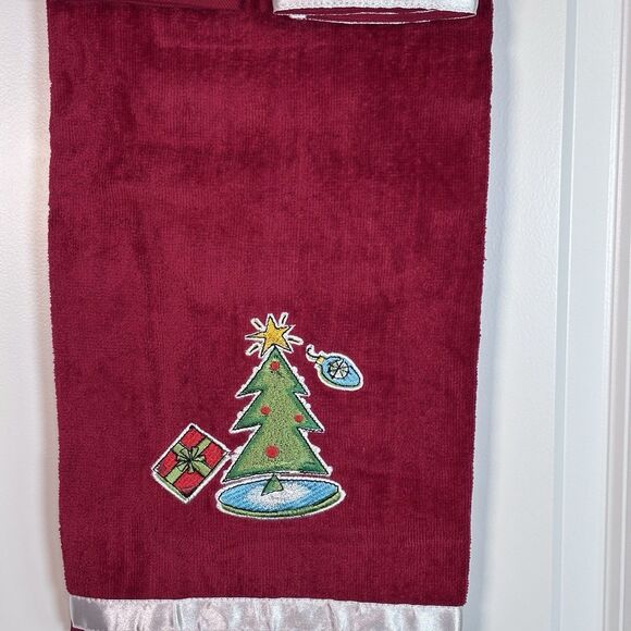 Town & Country Home Holiday Jingle Bell 3 piece Towel Set Retro Christmas Design - Picture 2 of 8
